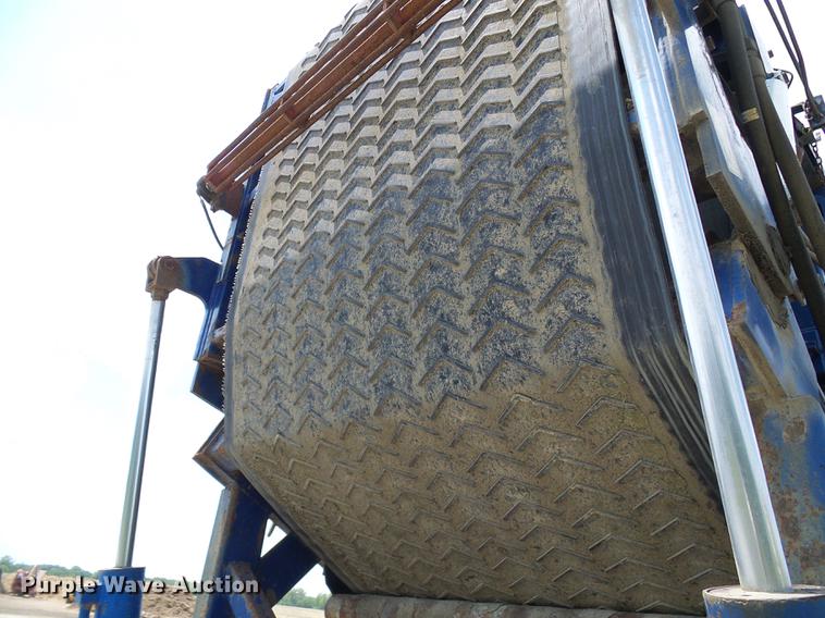 image for item DD8583 2002 Peterson Pacific HC-2400-B horizontal grinder