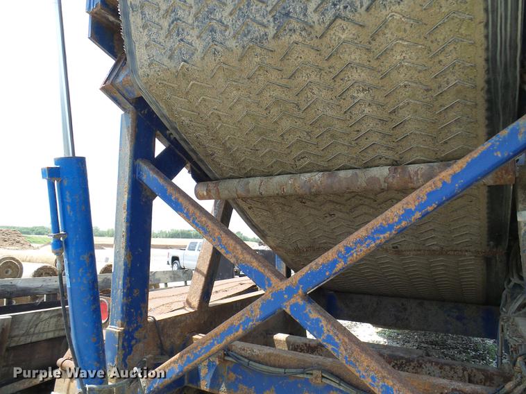 image for item DD8583 2002 Peterson Pacific HC-2400-B horizontal grinder