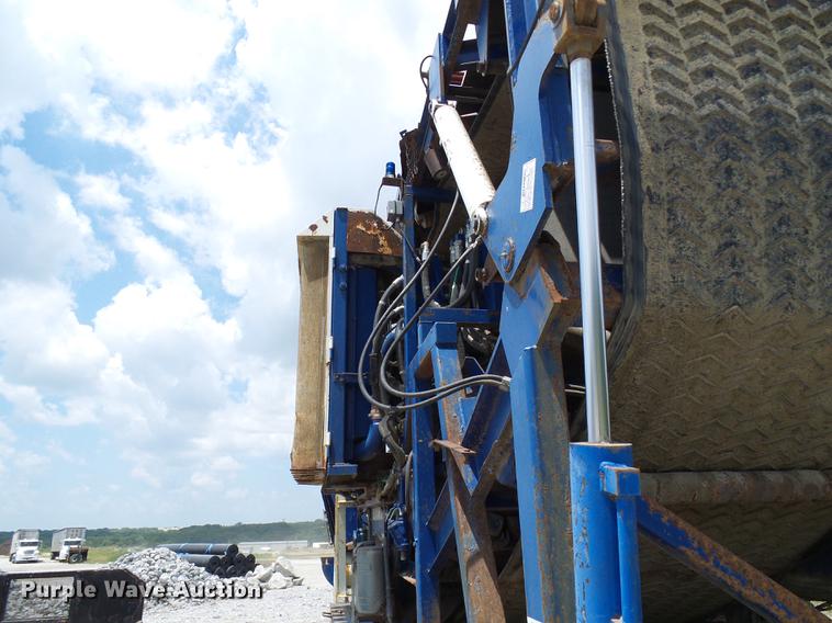 image for item DD8583 2002 Peterson Pacific HC-2400-B horizontal grinder