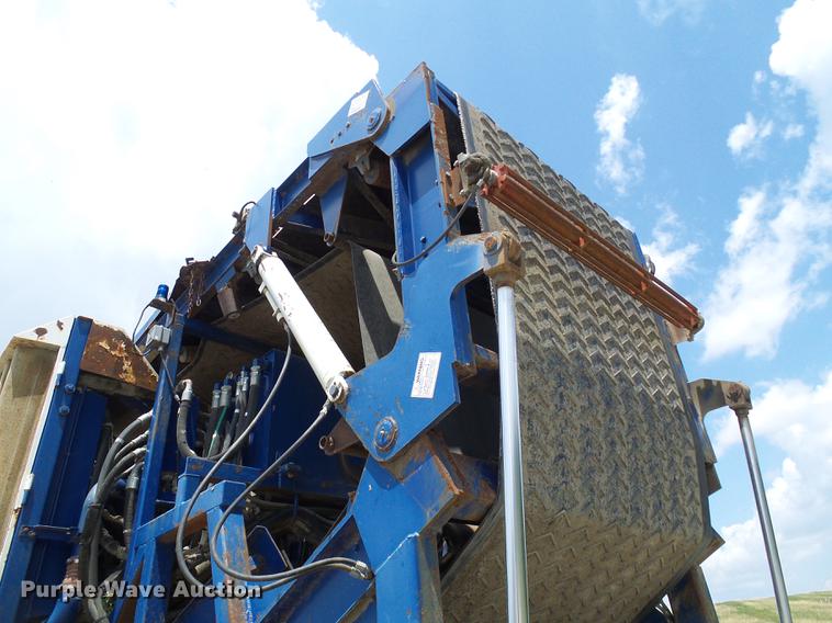 image for item DD8583 2002 Peterson Pacific HC-2400-B horizontal grinder