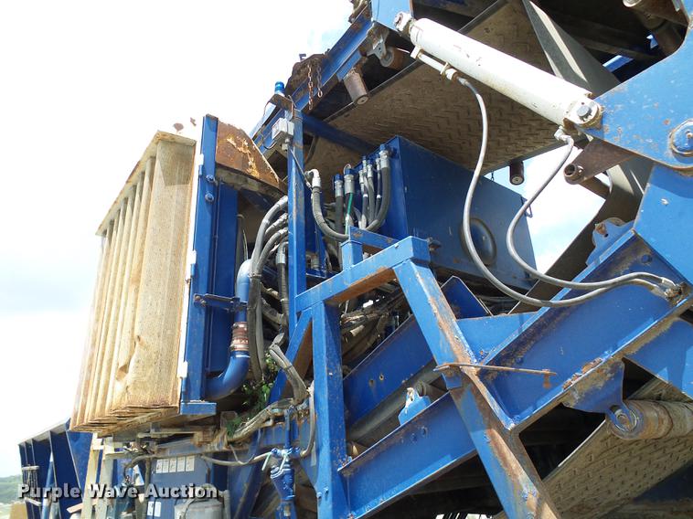 image for item DD8583 2002 Peterson Pacific HC-2400-B horizontal grinder