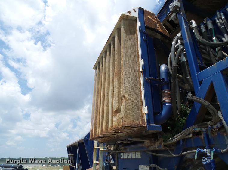 image for item DD8583 2002 Peterson Pacific HC-2400-B horizontal grinder