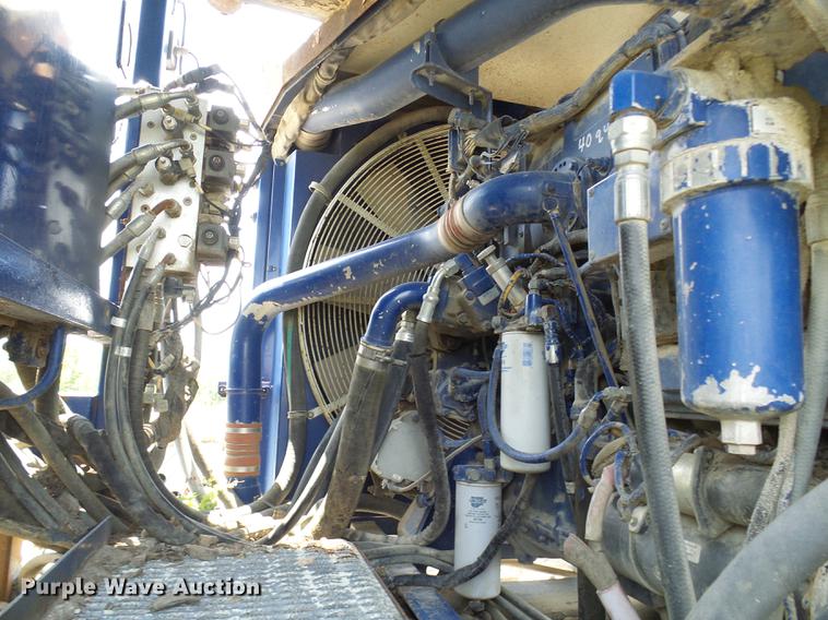 image for item DD8583 2002 Peterson Pacific HC-2400-B horizontal grinder