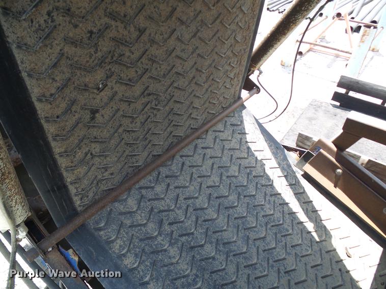 image for item DD8583 2002 Peterson Pacific HC-2400-B horizontal grinder