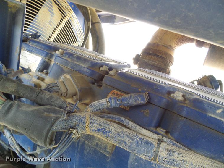 image for item DD8583 2002 Peterson Pacific HC-2400-B horizontal grinder