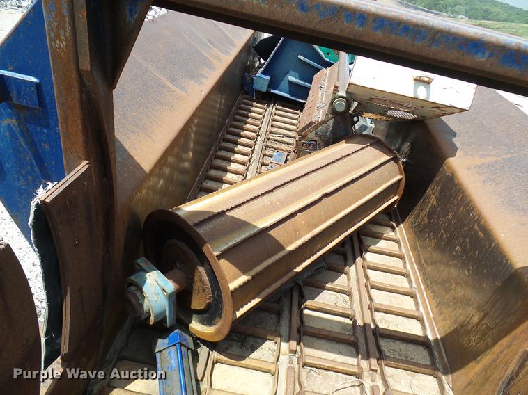 image for item DD8583 2002 Peterson Pacific HC-2400-B horizontal grinder