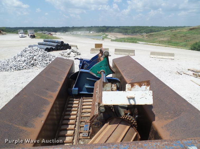 image for item DD8583 2002 Peterson Pacific HC-2400-B horizontal grinder