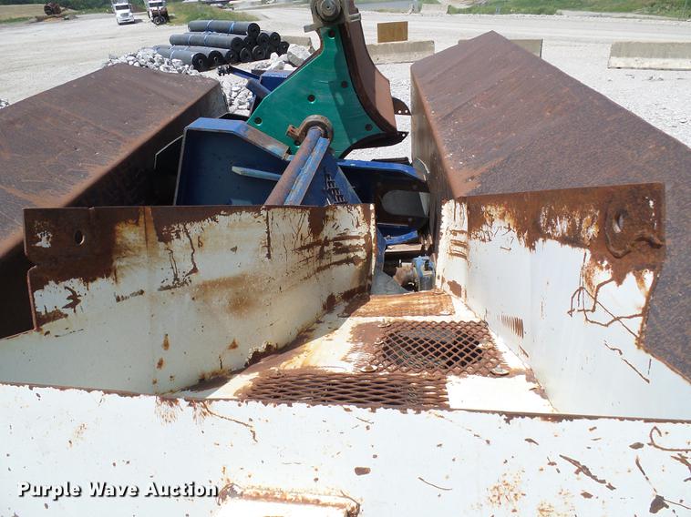 image for item DD8583 2002 Peterson Pacific HC-2400-B horizontal grinder