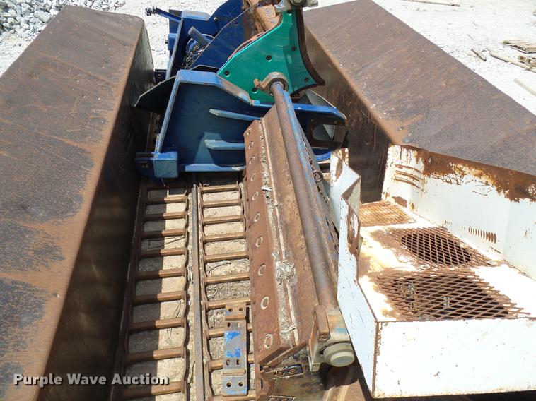 image for item DD8583 2002 Peterson Pacific HC-2400-B horizontal grinder