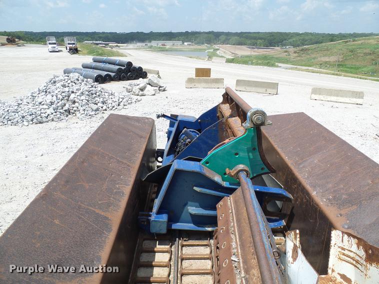 image for item DD8583 2002 Peterson Pacific HC-2400-B horizontal grinder