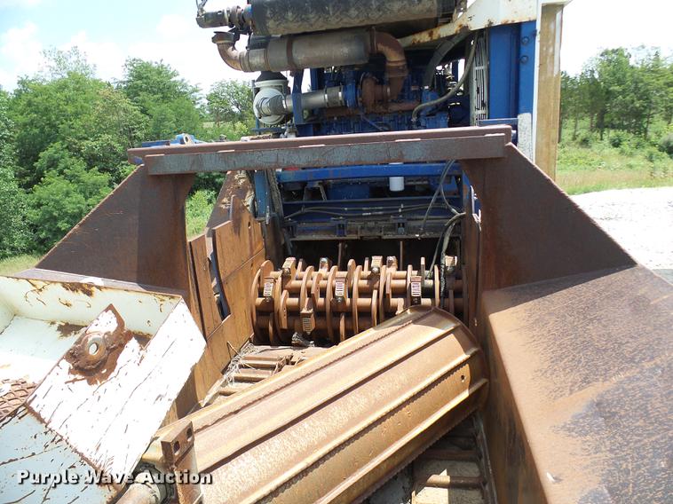 image for item DD8583 2002 Peterson Pacific HC-2400-B horizontal grinder