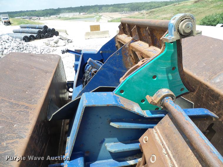 image for item DD8583 2002 Peterson Pacific HC-2400-B horizontal grinder