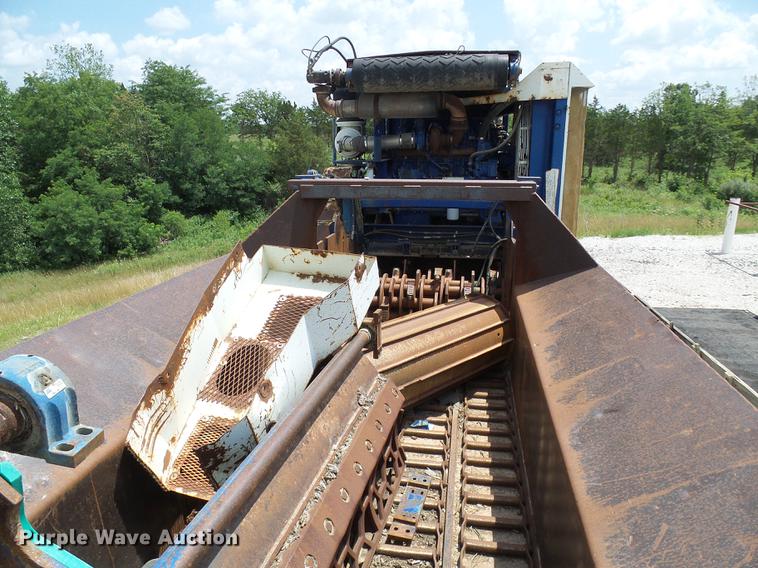 image for item DD8583 2002 Peterson Pacific HC-2400-B horizontal grinder