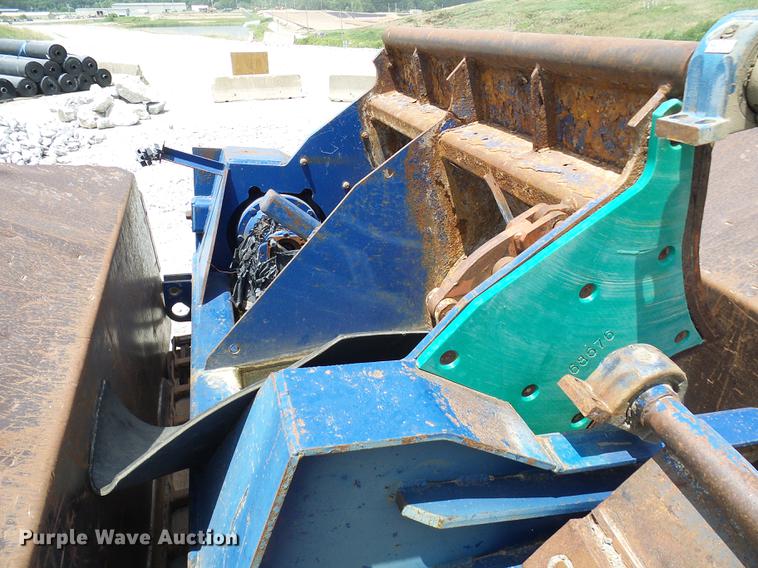 image for item DD8583 2002 Peterson Pacific HC-2400-B horizontal grinder