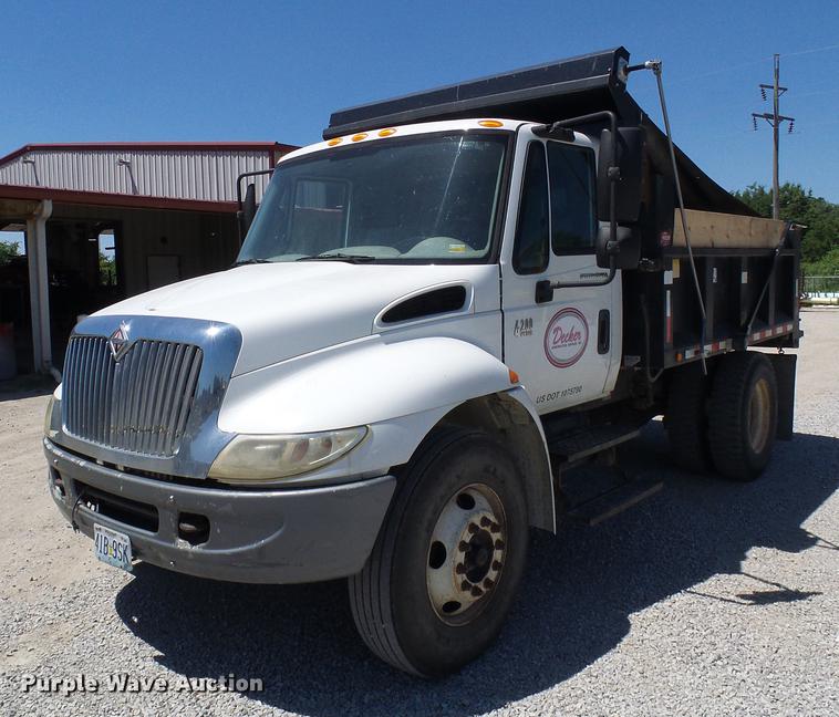image for item DD8608 2006 International 4200 dump truck