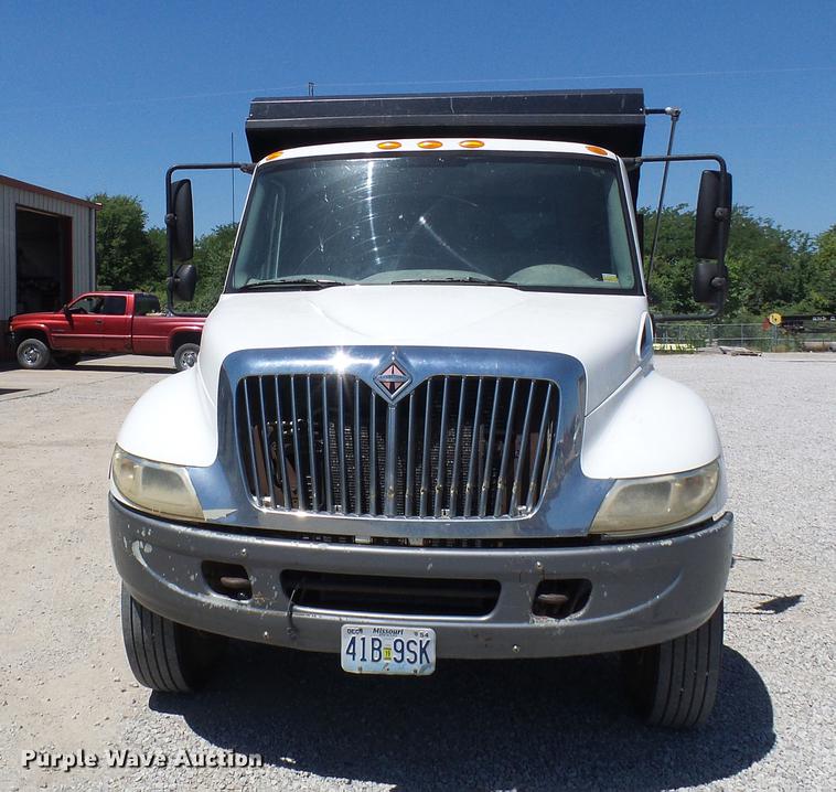 image for item DD8608 2006 International 4200 dump truck