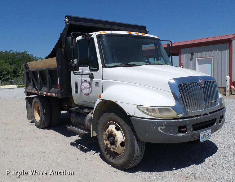 image for item DD8608 2006 International 4200 dump truck