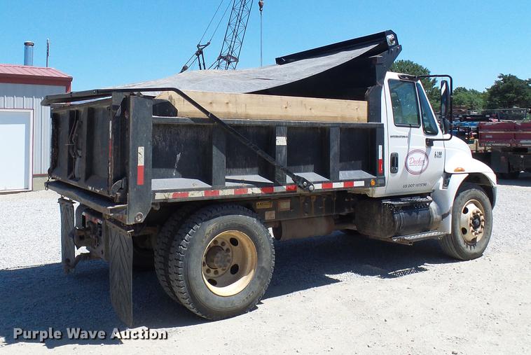 image for item DD8608 2006 International 4200 dump truck
