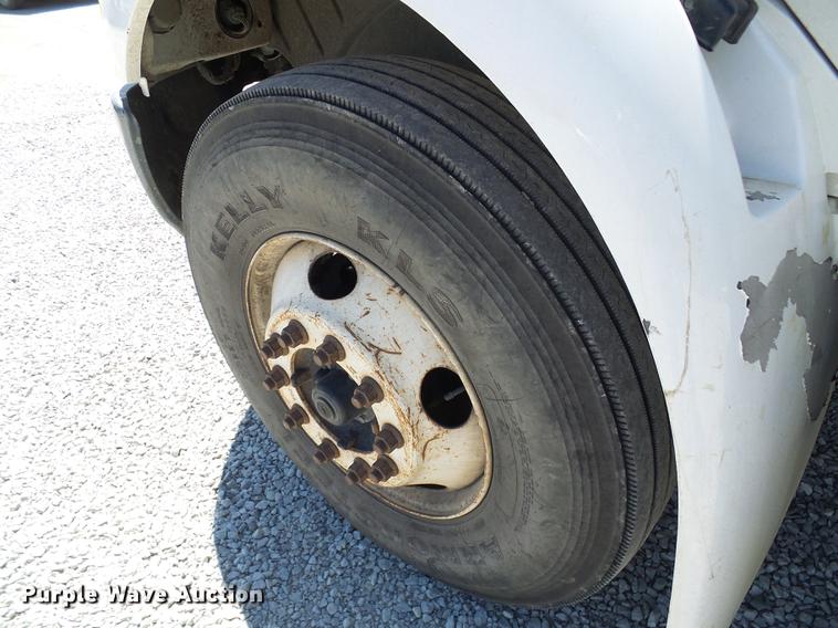 image for item DD8608 2006 International 4200 dump truck