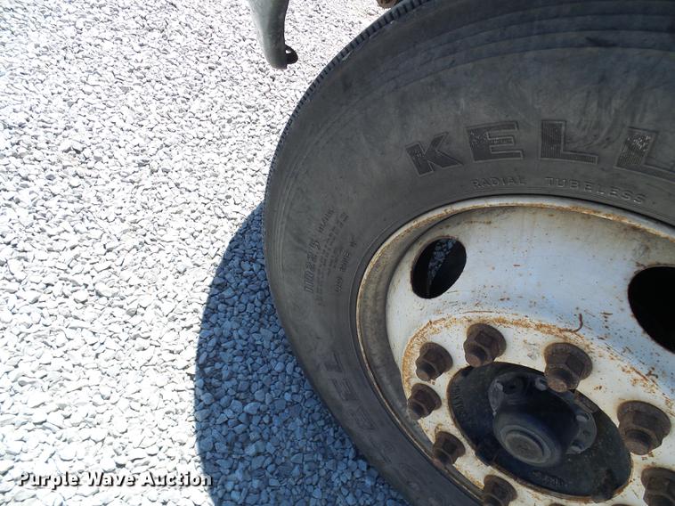 image for item DD8608 2006 International 4200 dump truck