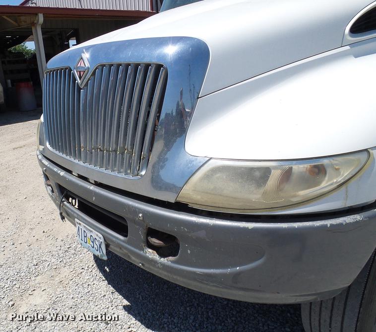 image for item DD8608 2006 International 4200 dump truck