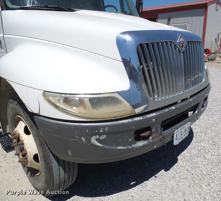 image for item DD8608 2006 International 4200 dump truck