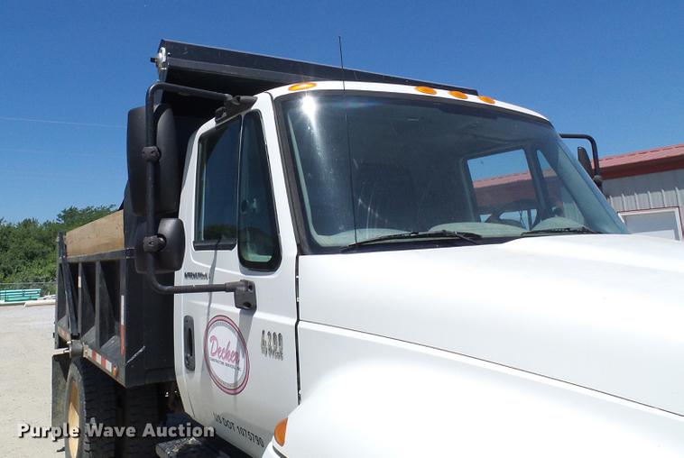 image for item DD8608 2006 International 4200 dump truck