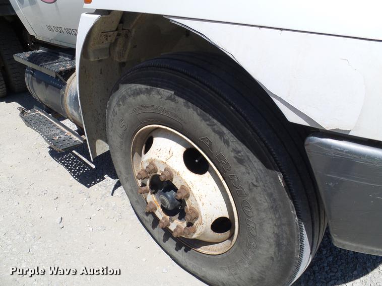 image for item DD8608 2006 International 4200 dump truck