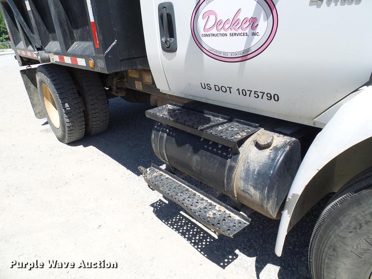 image for item DD8608 2006 International 4200 dump truck