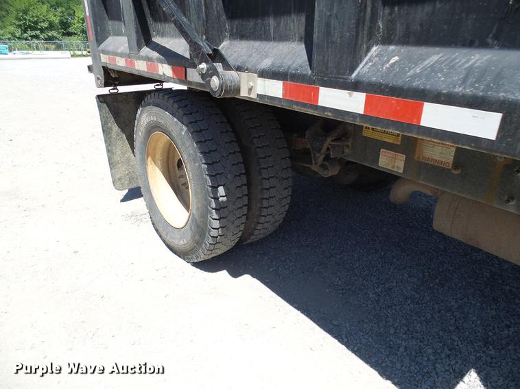 image for item DD8608 2006 International 4200 dump truck