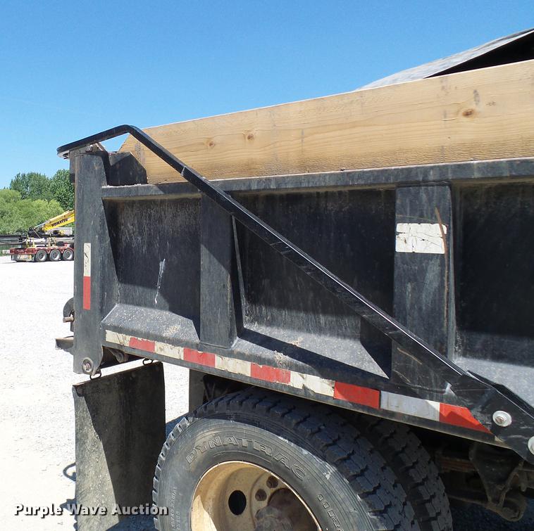 image for item DD8608 2006 International 4200 dump truck