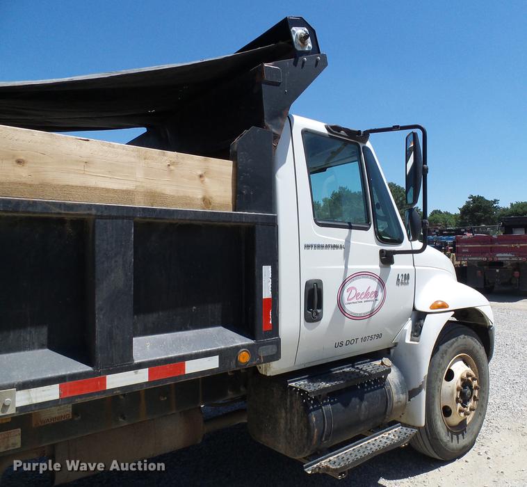 image for item DD8608 2006 International 4200 dump truck