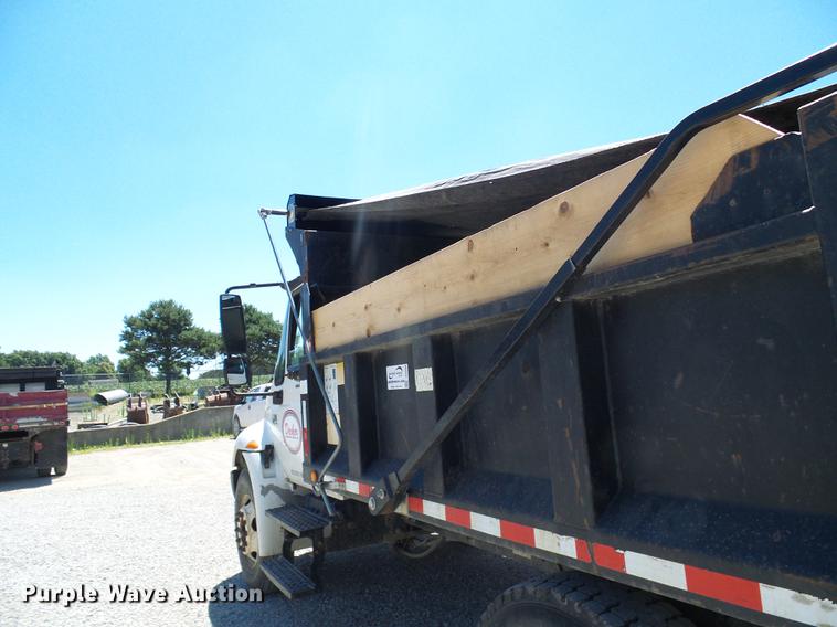 image for item DD8608 2006 International 4200 dump truck
