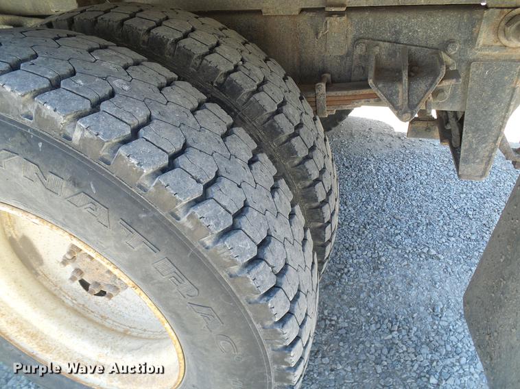 image for item DD8608 2006 International 4200 dump truck