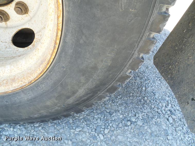 image for item DD8608 2006 International 4200 dump truck