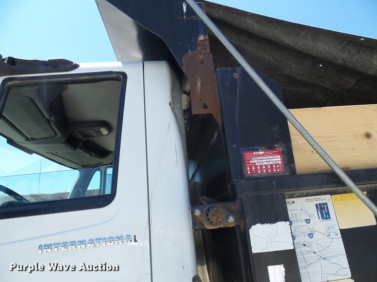 image for item DD8608 2006 International 4200 dump truck