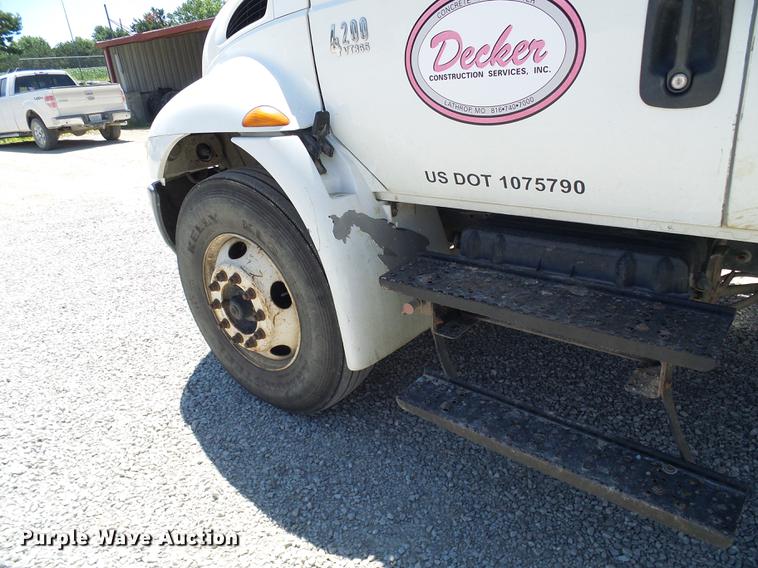 2006 International 4200 dump truck in Lathrop, MO Item DD8608 sold