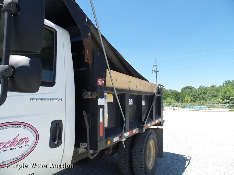 2006 International 4200 dump truck in Lathrop, MO Item DD8608 sold