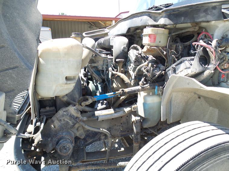 image for item DD8608 2006 International 4200 dump truck