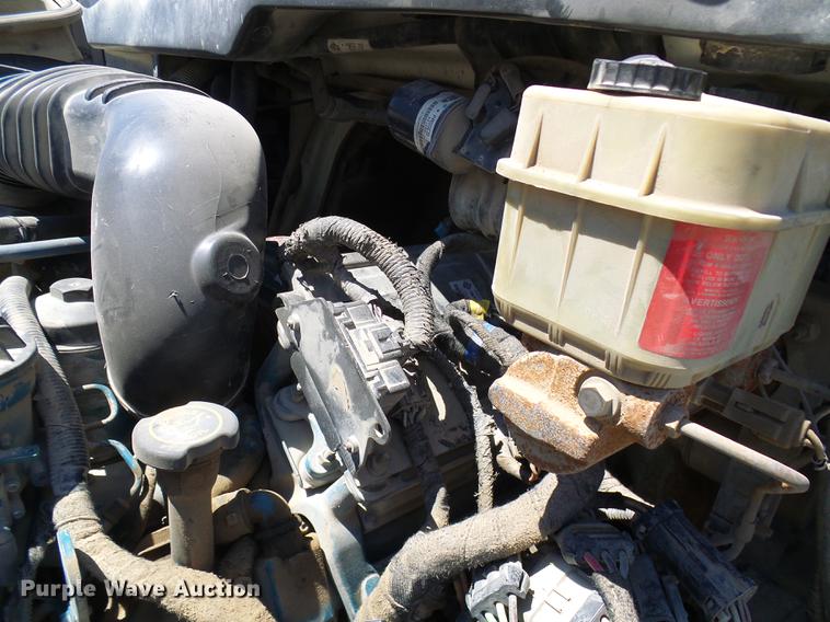 image for item DD8608 2006 International 4200 dump truck