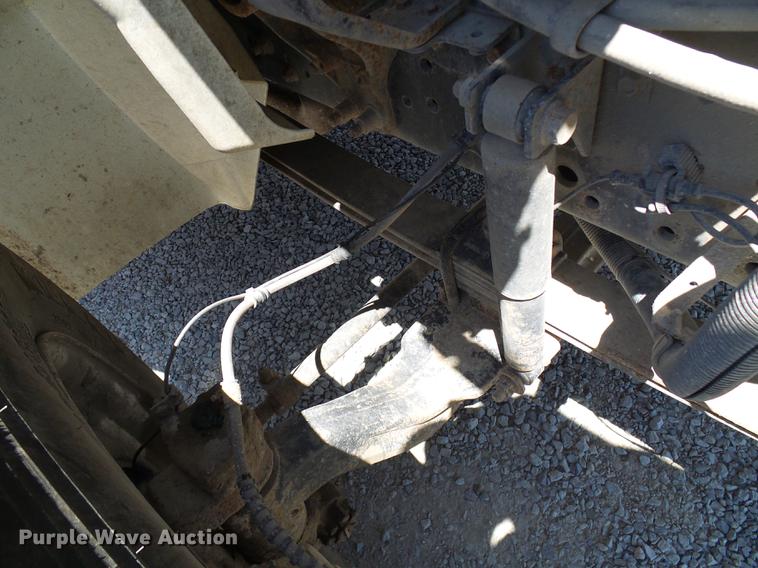 image for item DD8608 2006 International 4200 dump truck