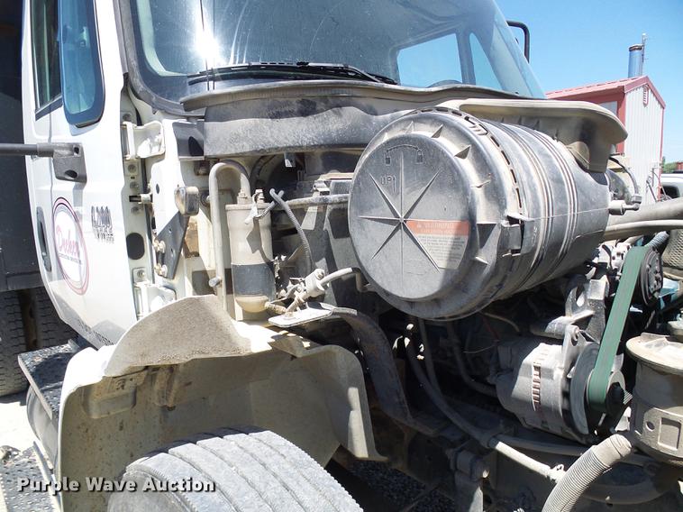 image for item DD8608 2006 International 4200 dump truck