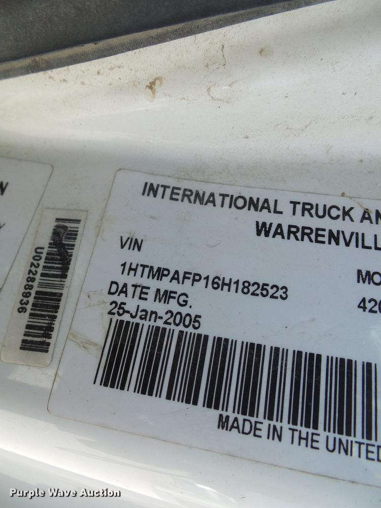 image for item DD8608 2006 International 4200 dump truck