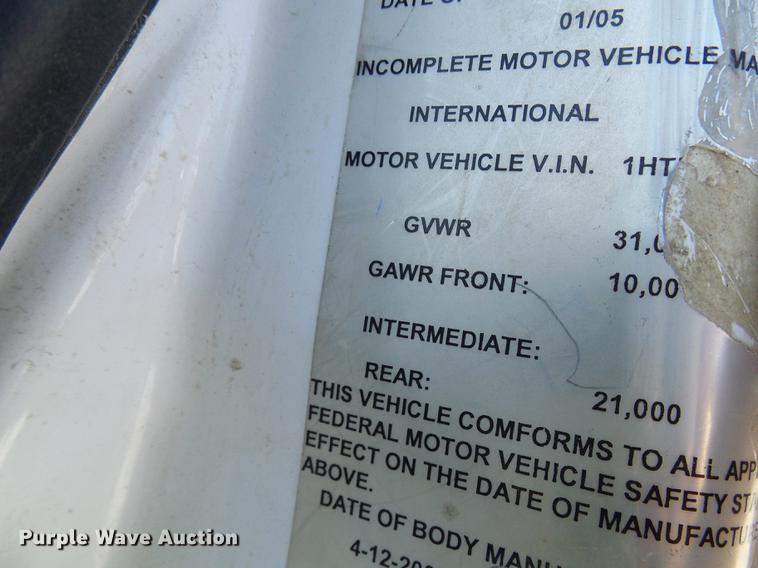 image for item DD8608 2006 International 4200 dump truck