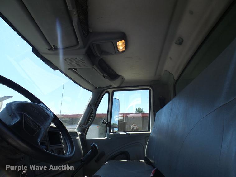 image for item DD8608 2006 International 4200 dump truck