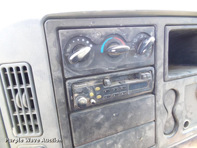 image for item DD8608 2006 International 4200 dump truck