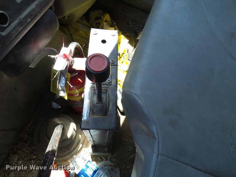 image for item DD8608 2006 International 4200 dump truck