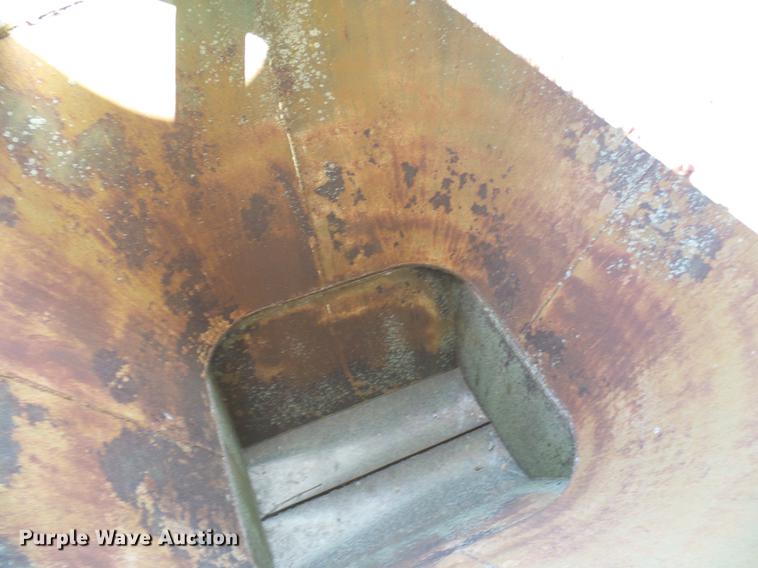 image for item DD8610 Noble concrete bucket