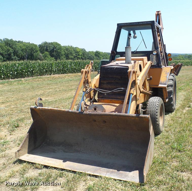 image for item DD8641 1977 Case 580C backhoe