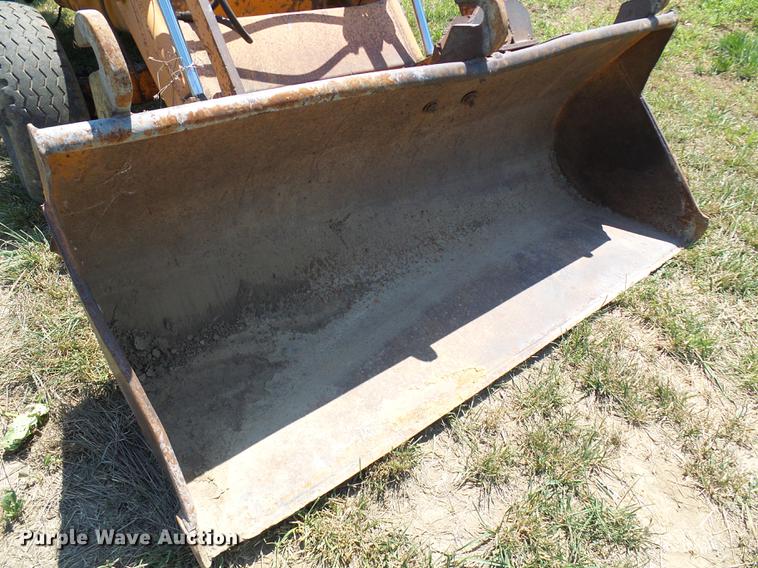 image for item DD8641 1977 Case 580C backhoe